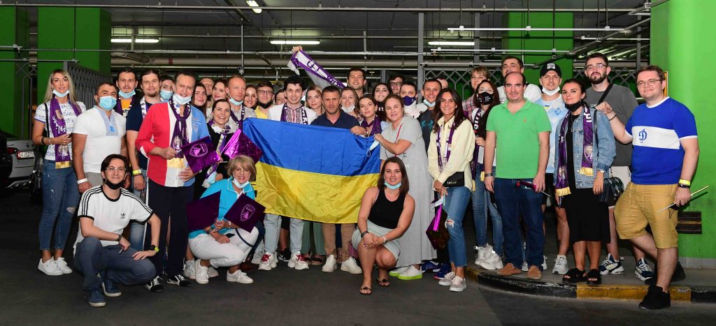 Surprised Sergiy Rebrov at Al Nahyan Stadium and Had Group Photo.. Ukraine’s Community and the Ainawi Nation Supports the Boss